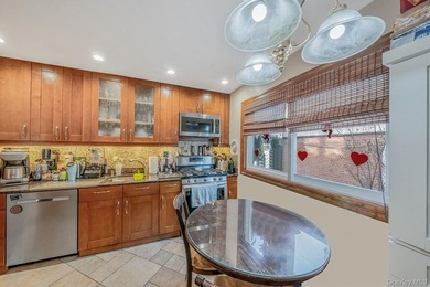 Welcome to this spacious and well-maintained Duplex in the heart - photo 2