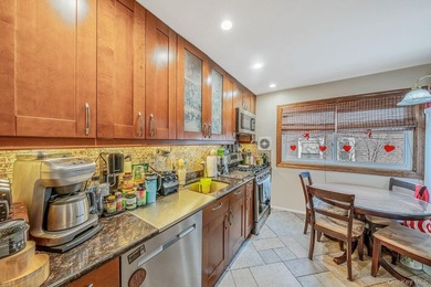 Welcome to this spacious and well-maintained Duplex in the heart - photo 3