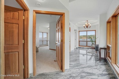 Iconic waterfront masterpiece on Lake Coeur d'Alene with over 8 - photo 9