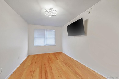 Welcome to this spacious and well-maintained Duplex in the heart - photo 9