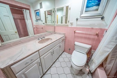 Welcome to this spacious and well-maintained Duplex in the heart - photo 10