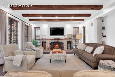 Luxury living surrounded by breathtaking water views awaits in - photo 5