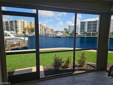 This highly desired, renovated two-bedroom, 2-bath totally - photo 18