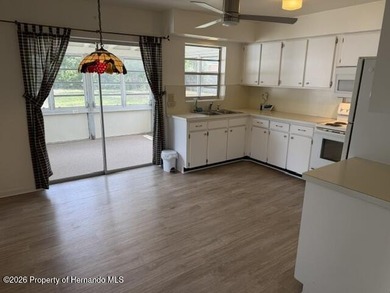 Mint condition, charming, move-in ready 2 bedroom home, perfect - photo 8
