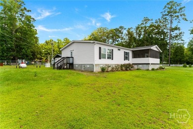 Welcome to your ultimate retreat! Built in 2020, this stunning - photo 2