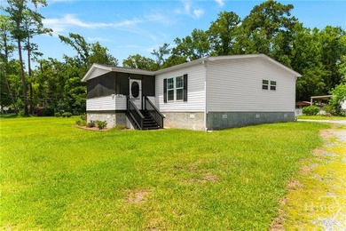 Welcome to your ultimate retreat! Built in 2020, this stunning - photo 3