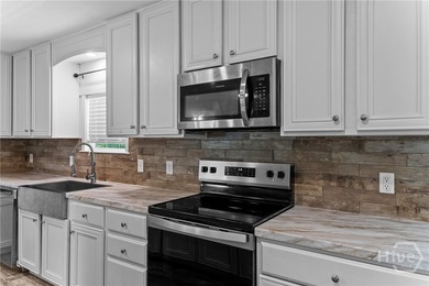 Welcome to your ultimate retreat! Built in 2020, this stunning - photo 10