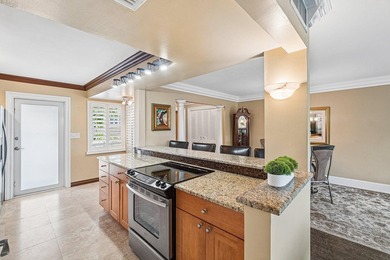 Exceptional Condo with Breathtaking Golf Course Views in Prime - photo 11
