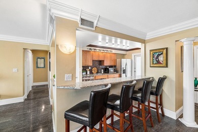 Exceptional Condo with Breathtaking Golf Course Views in Prime - photo 12