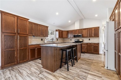 Welcome to this beautifully appointed, solar-owned 3-bedroom - photo 14