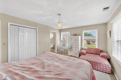 This elegant traditional brick home offers 4 bedrooms and 3.5 - photo 26