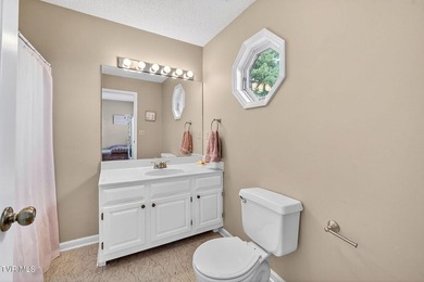 This elegant traditional brick home offers 4 bedrooms and 3.5 - photo 27