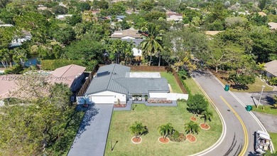 Completely renovated and move-in ready! This stunning 3-bedroom - photo 2