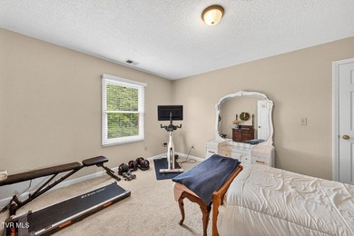 This elegant traditional brick home offers 4 bedrooms and 3.5 - photo 33