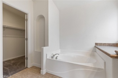 Welcome to this beautifully appointed, solar-owned 3-bedroom - photo 38