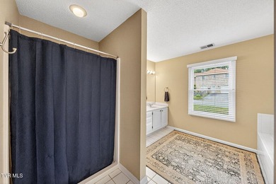 This elegant traditional brick home offers 4 bedrooms and 3.5 - photo 38