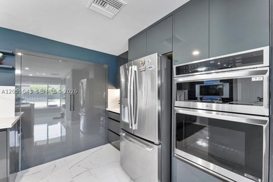 Completely renovated and move-in ready! This stunning 3-bedroom - photo 9