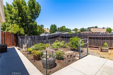 Welcome to this beautifully appointed, solar-owned 3-bedroom - photo 44