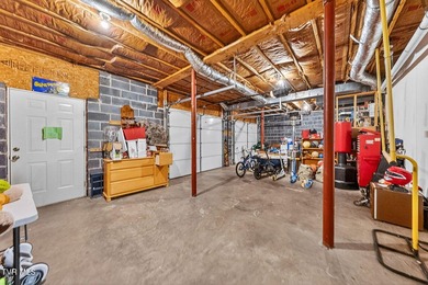 This elegant traditional brick home offers 4 bedrooms and 3.5 - photo 46