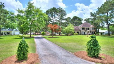 Location!! Location!! Location!! This spacious brick home with a - photo 4