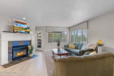 Turnkey condo at Arrow Point! Revel in stunning lake views from - photo 3