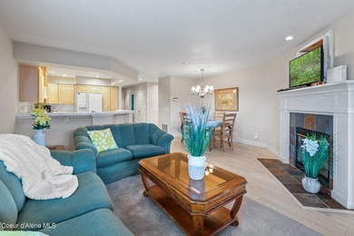 Turnkey condo at Arrow Point! Revel in stunning lake views from - photo 6