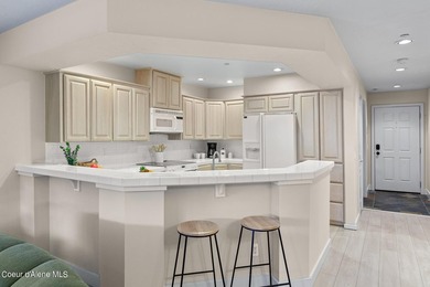 Turnkey condo at Arrow Point! Revel in stunning lake views from - photo 7