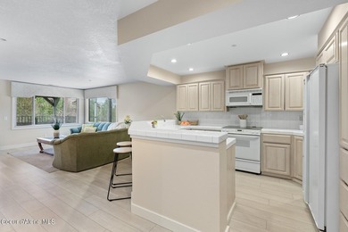 Turnkey condo at Arrow Point! Revel in stunning lake views from - photo 8