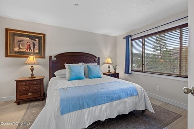 Turnkey condo at Arrow Point! Revel in stunning lake views from - photo 10