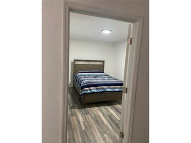 Beautiful Update spacious 2/2 on the 4 Floor, this unit has two