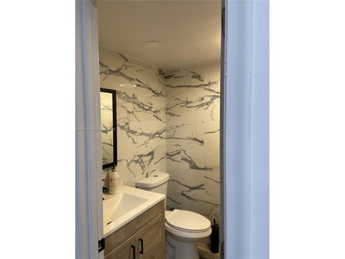 Beautiful Update spacious 2/2 on the 4 Floor, this unit has two