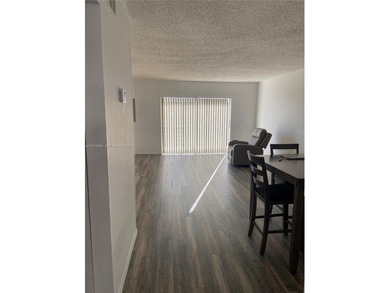 Beautiful Update spacious 2/2 on the 4 Floor, this unit has two