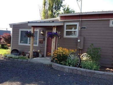 (private lake, pond, creek) Home For Sale in Prineville Oregon