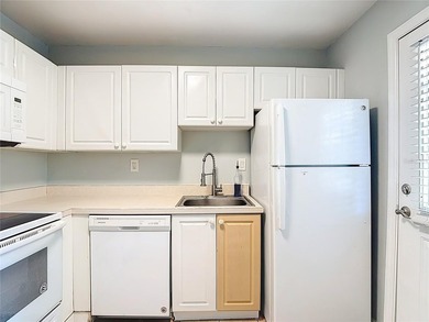 Discover this charming 2 bedroom, 1 bathroom condo perfectly - photo 7