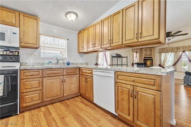 Welcome home to this well-maintained home, offering comfortable - photo 19