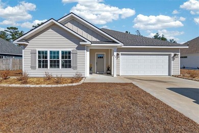 This inviting single-story home offers 3 bedrooms and 2.5 - photo 2