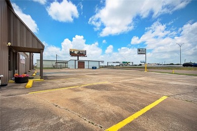 Now available!! Commercial property boasting a 5,000 square foot - photo 3