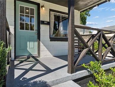 Beautifully restored bungalow featuring off-street parking, new - photo 2