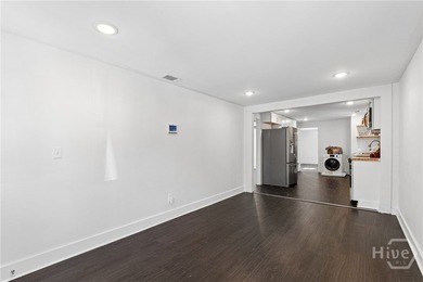 Beautifully restored bungalow featuring off-street parking, new - photo 5