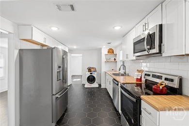 Beautifully restored bungalow featuring off-street parking, new - photo 7
