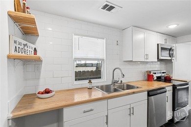 Beautifully restored bungalow featuring off-street parking, new - photo 9