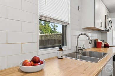 Beautifully restored bungalow featuring off-street parking, new - photo 10