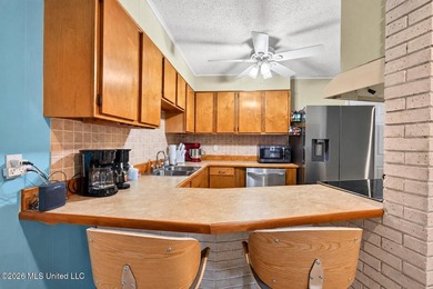 Welcome home to this charming property that's full of character - photo 11