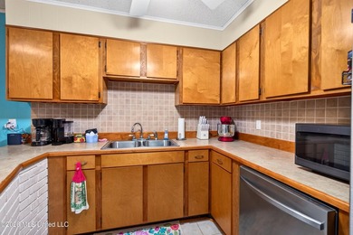 Welcome home to this charming property that's full of character - photo 13