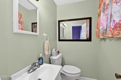 Welcome home to this charming property that's full of character - photo 17