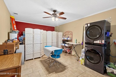 Welcome home to this charming property that's full of character - photo 21