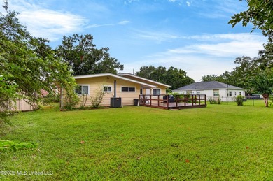 Welcome home to this charming property that's full of character - photo 25