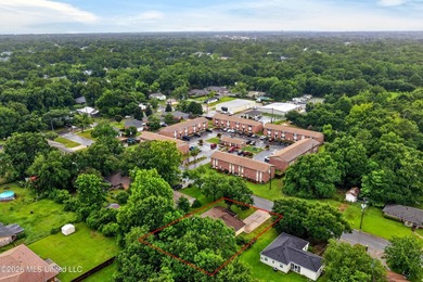 Welcome home to this charming property that's full of character - photo 34