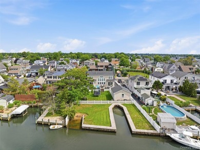 Welcome to 34 Meadow Lane in Amityville. This expansive - photo 36