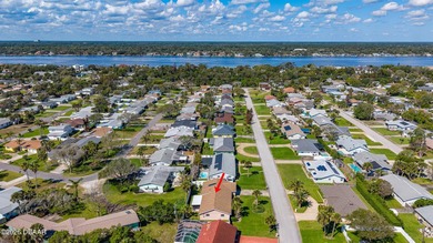 An easy walk to the beach from this spacious, well-maintained - photo 38